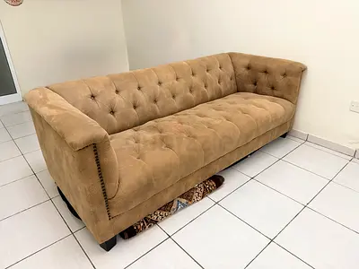 Beige Tufted 3-Seater Sofa in Good Condition