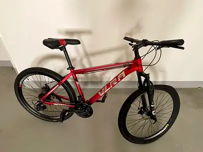 Advanced MTB Bike for teenagers in Matte Red + 1 helmet of S-size and a set of protection.