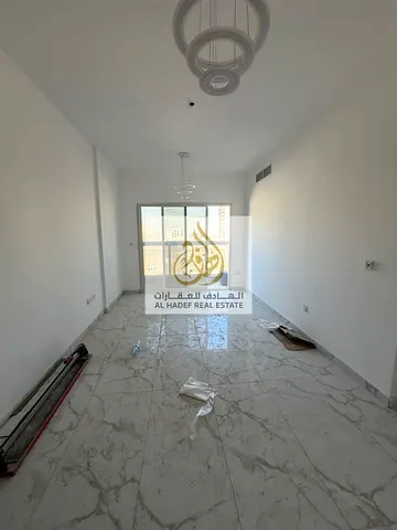 الجرف 3 خلف السوق الصيني غرفتين وصاله 3 حمام مساحه ممتازه اول ساكن