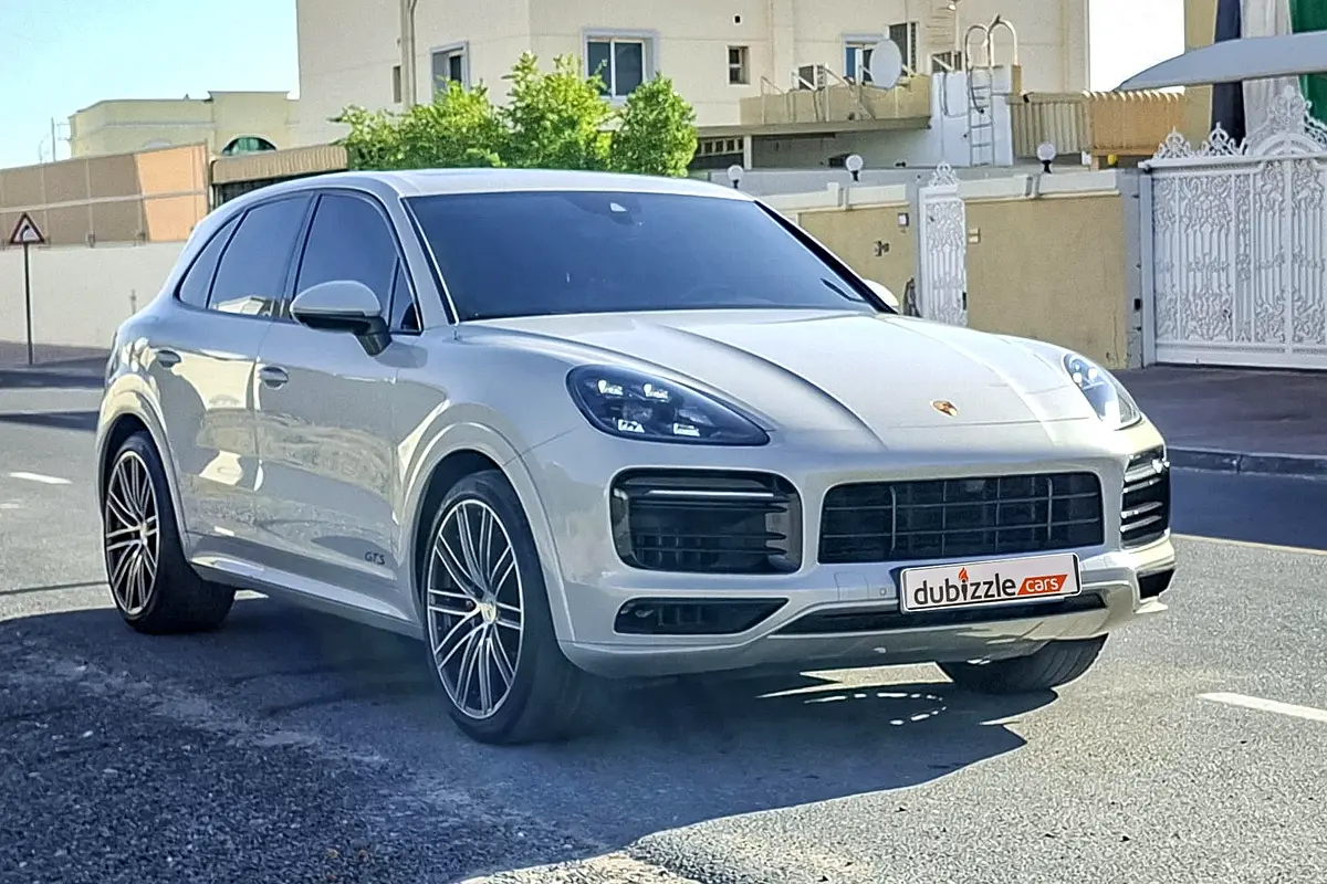 Porsche Cayenne 2022 — photo 1 of 16