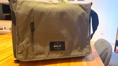 Oakley khaki messenger shoulder bag