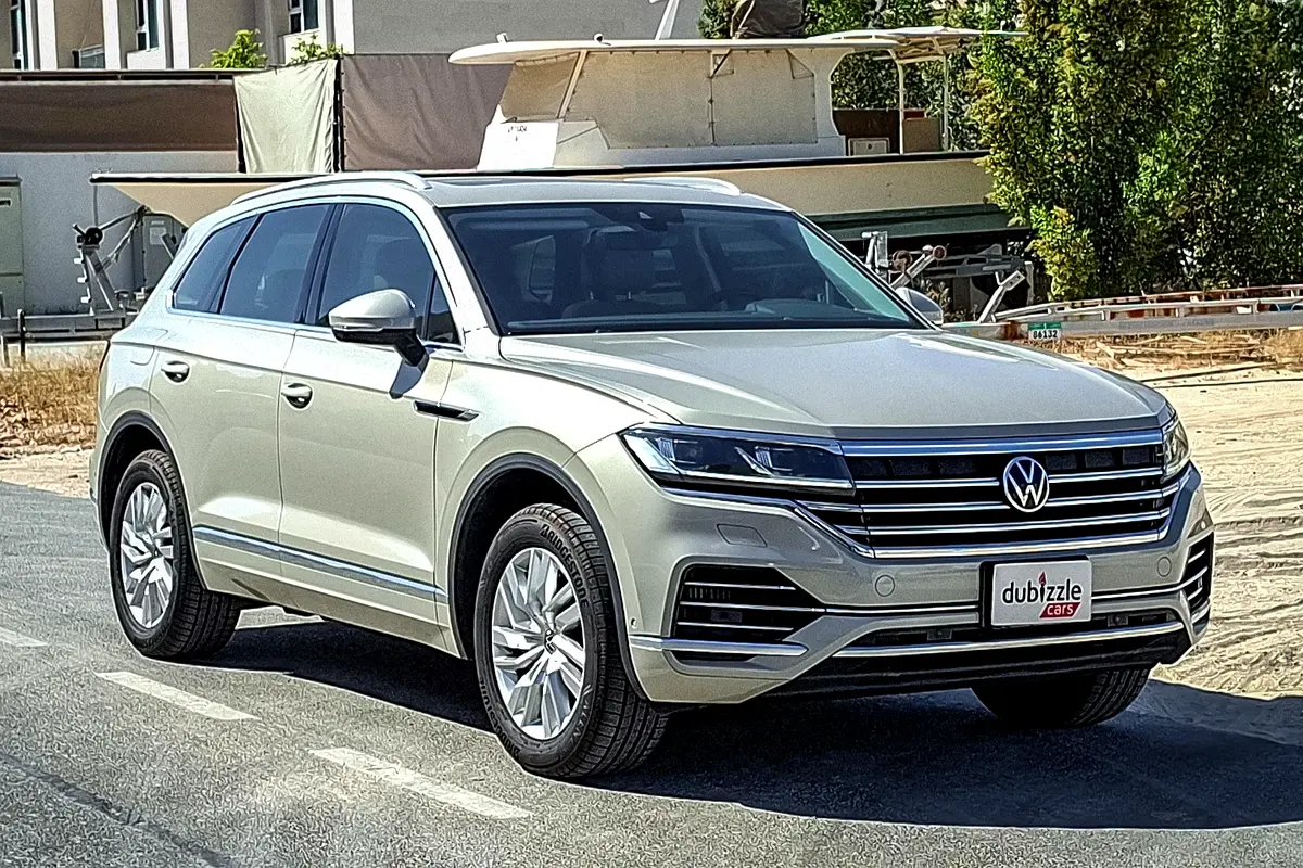 Volkswagen Touareg 2023 — photo 1 of 15