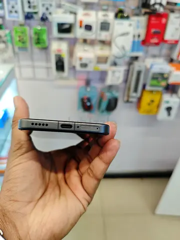 Vivo x300 - Good Condition, No scratch. 6 month used mobil warranty