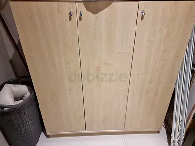 Light Wood 3-Door shoe rack / Armoire in Good Condition