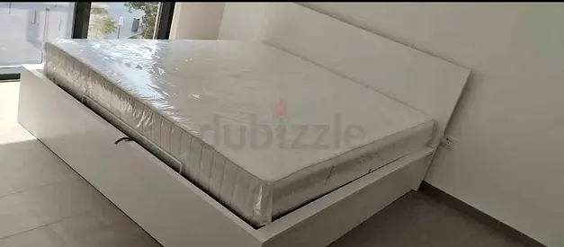 IKEA hydraulic king‑size bed (180 × 200 cm) with  IKEA mattress ✨