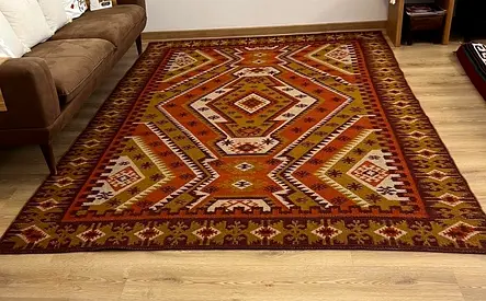 Large Traditional rectangular Rug – excellent Condition