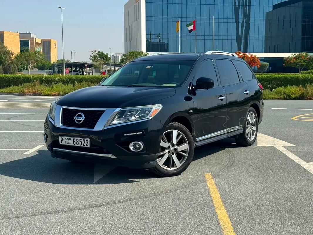 Nissan Pathfinder 2013 — photo 1 of 20