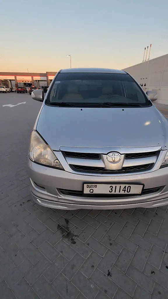 Toyota Innova 2007 — photo 1 of 8