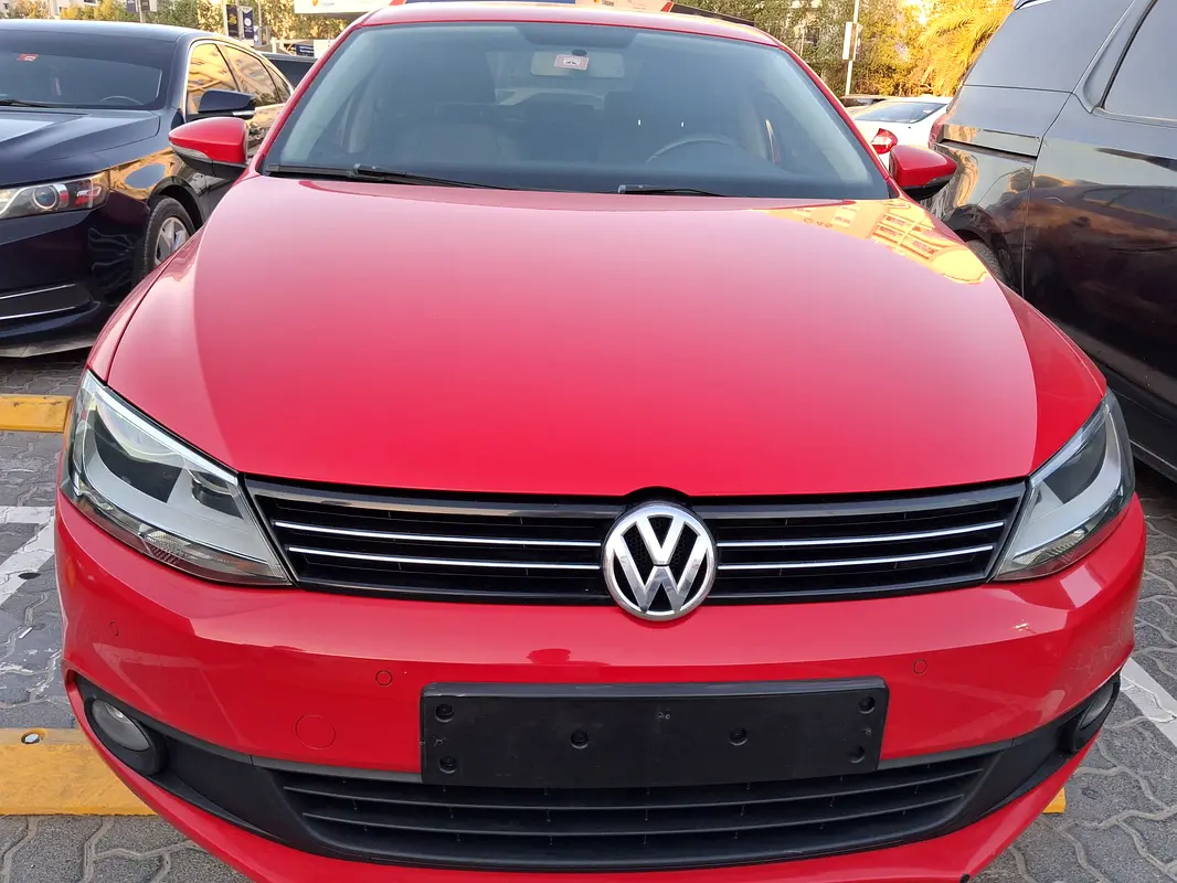 Volkswagen Jetta 2015 — photo 1 of 14