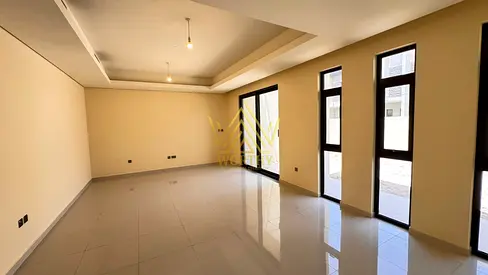 3 غرف نوم + غرفة خادمة | منطقة واسعة للمعيشة وتناول الطعام | شاغر.
