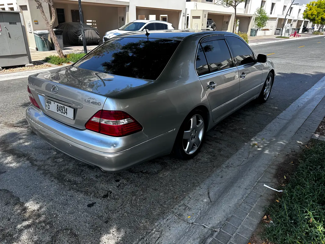 Lexus LS-Series 2005 — photo 1 of 8