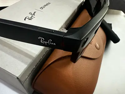 GIFT - Meta 2 Ray-Ban Sunglasses with Case (Black Frame) - Opened Used Once