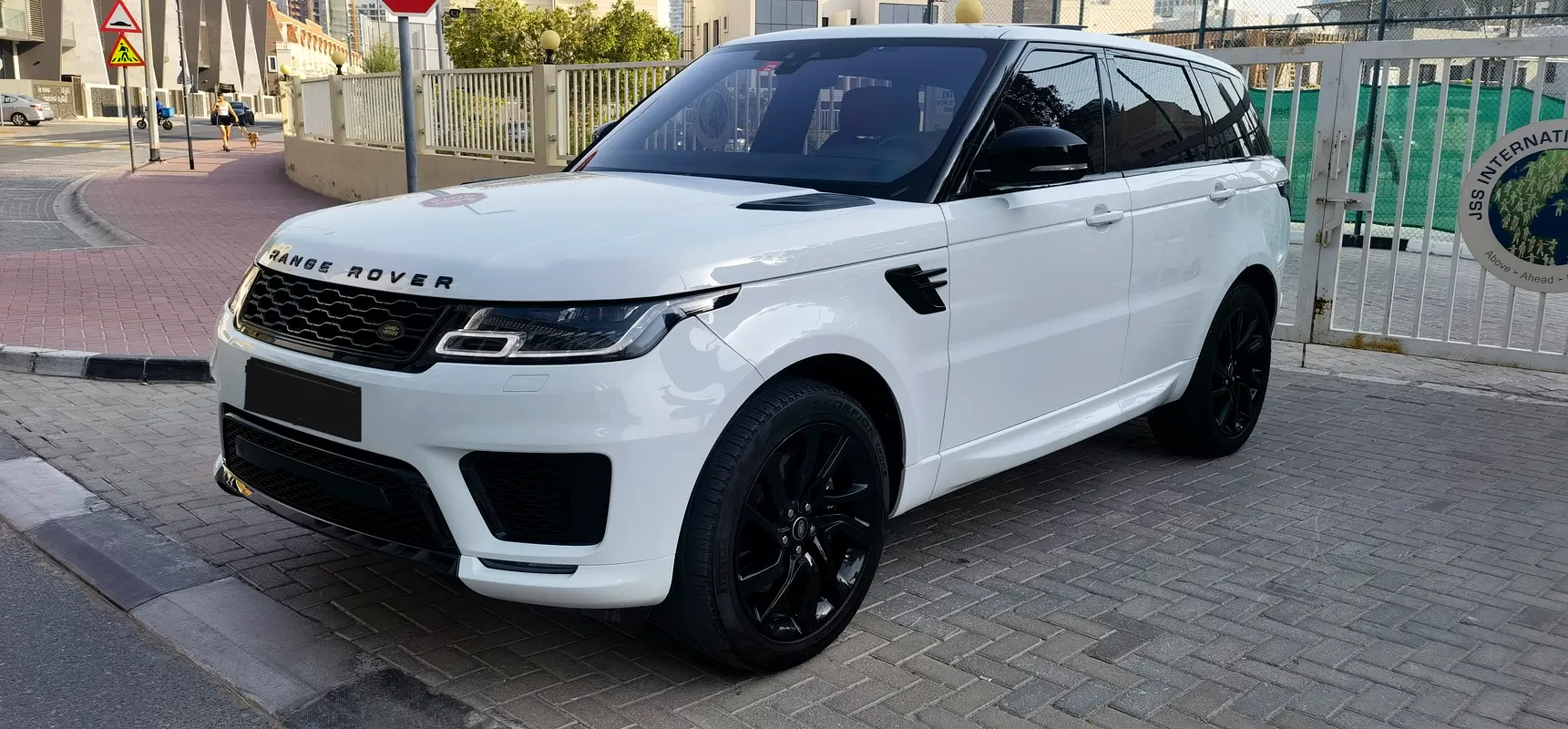 Land Rover Range Rover Sport 2022 — photo 1 of 20