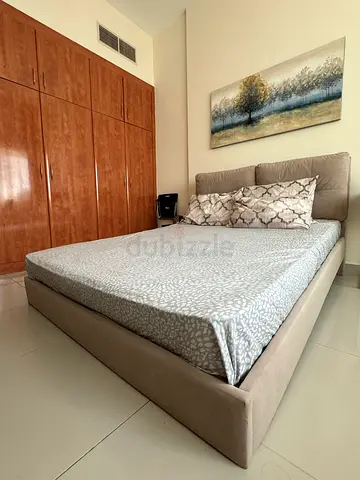 Queen upholstered platform bed with headboard - Without Mattress