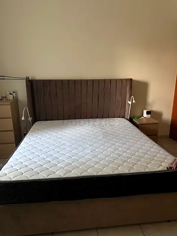 Super HARD mattress KING size in PERFECT condition + soft matress cover as a gift