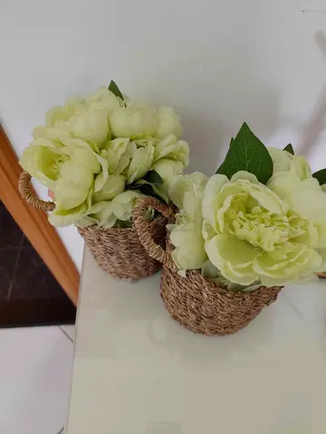 Decorations - 2 baskets with artificial flowers