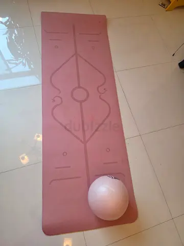 Yoga mat with ball