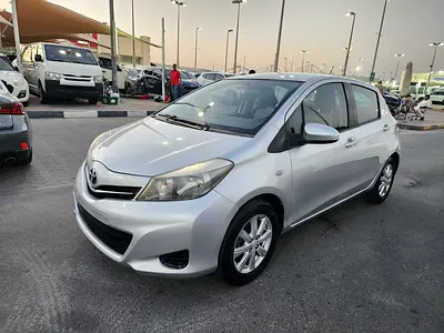 2013 Toyota YARIS 照片 4