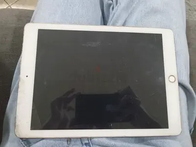 Broken iPad 5 (Read Description)
