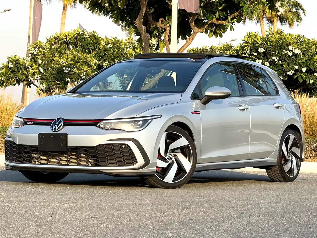 Volkswagen Golf 2021 — photo 1 of 17