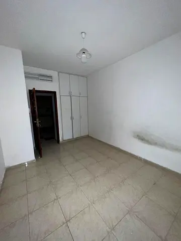 LOW PRICE 1BHK CENTRAL AC CENTRAL GAS & JUST IN 25K AL MAHATH