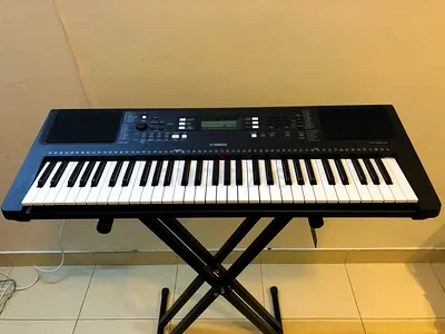 Yamaha PSR E373