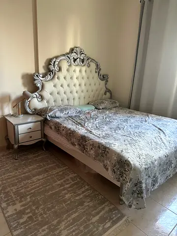 king size bed set with dresser and matching rug