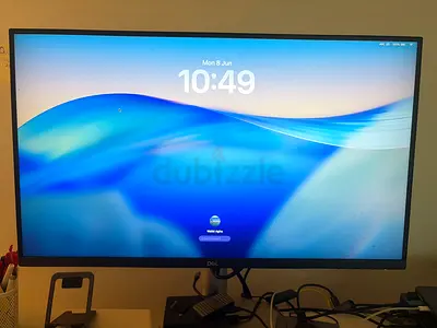 Dell UltraSharp Monitor with Slim Bezels