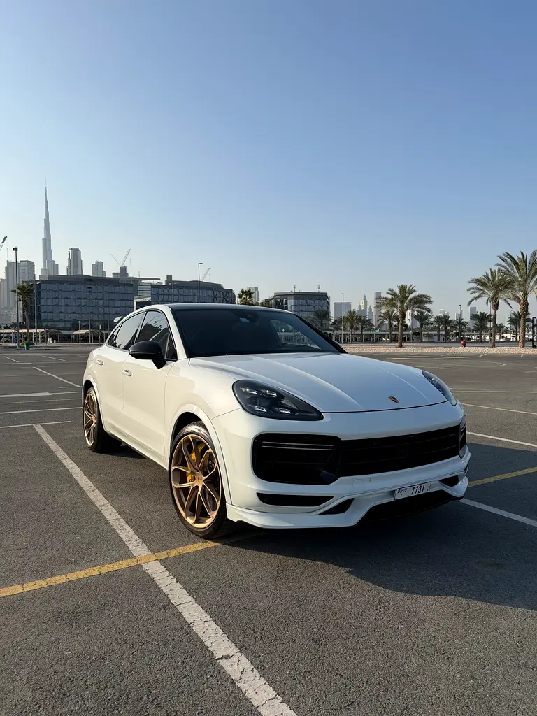 Porsche Cayenne 2020 — photo 1 of 5
