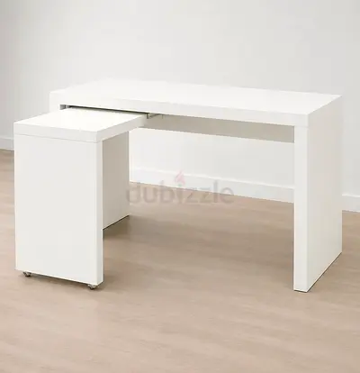 IKEA MALM desk with pull-out panel, white (151x65 cm) - like new