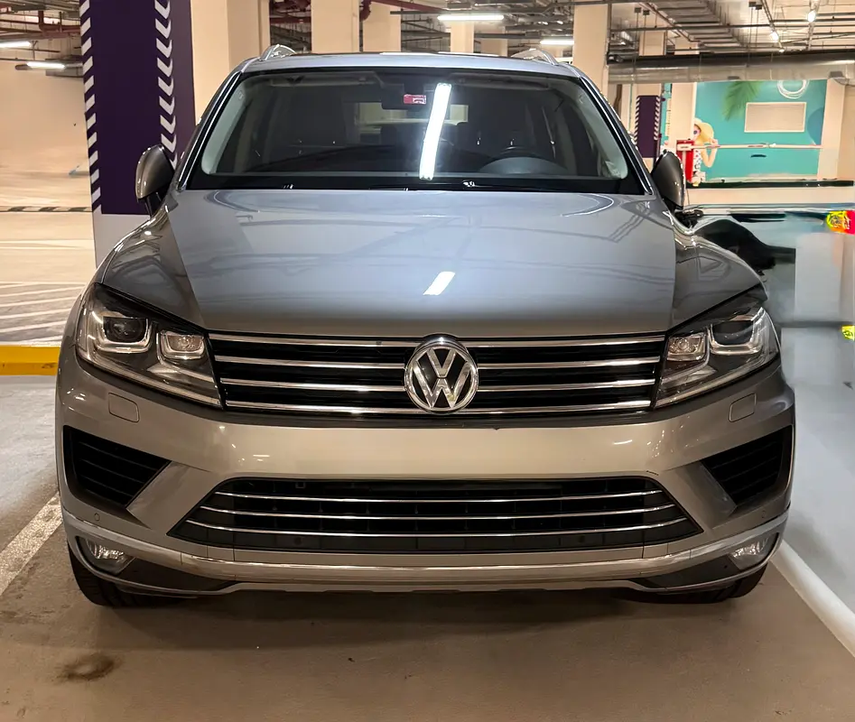 Volkswagen Touareg 2015 — photo 1 of 14