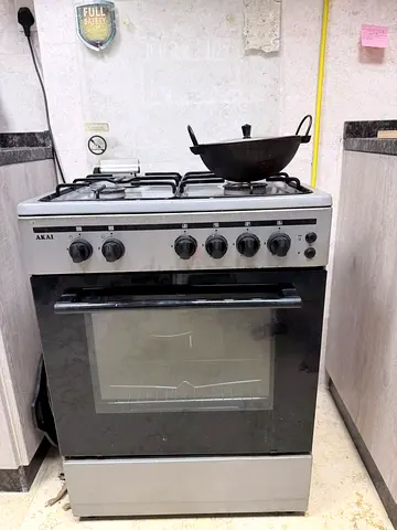 Used Akai Freestanding Gas Cooker with Oven space to store.