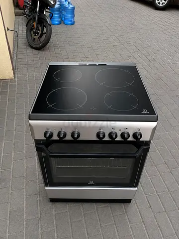 Indesit four burner cooker electric ceramic 60cm