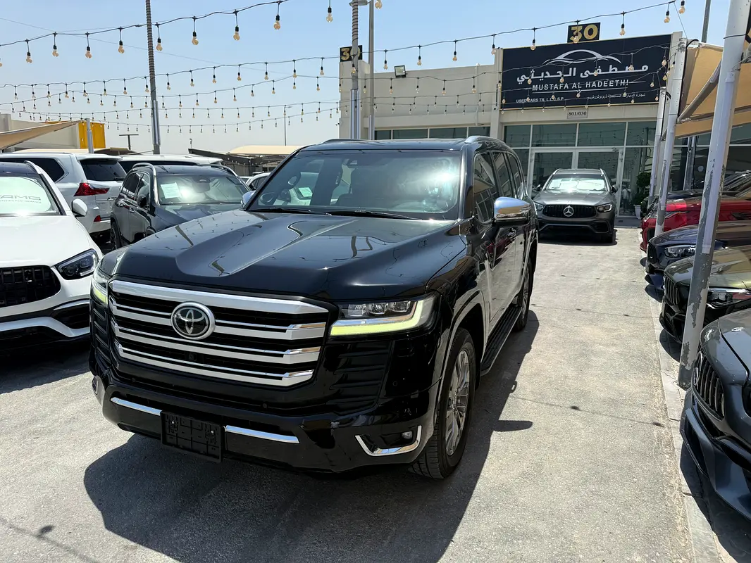Toyota Land Cruiser 2022 — photo 1 of 17