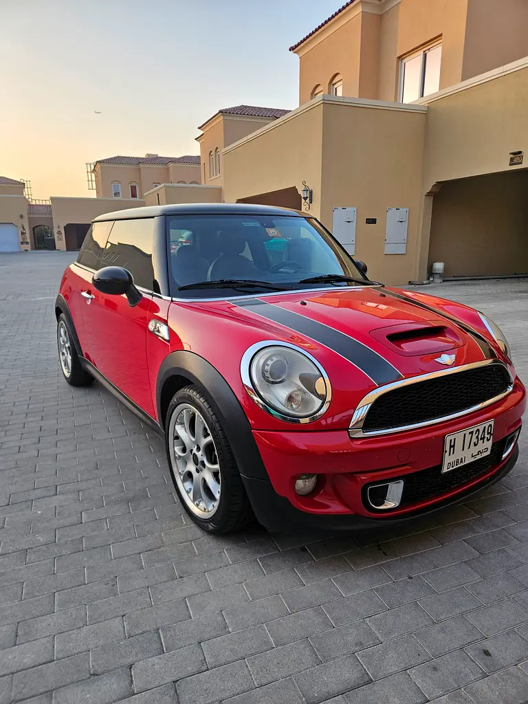 MINI Cooper 2011 — photo 1 of 14