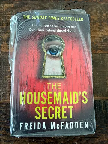 The Housemaids Secret by Freida McFadden - paperback (like new)