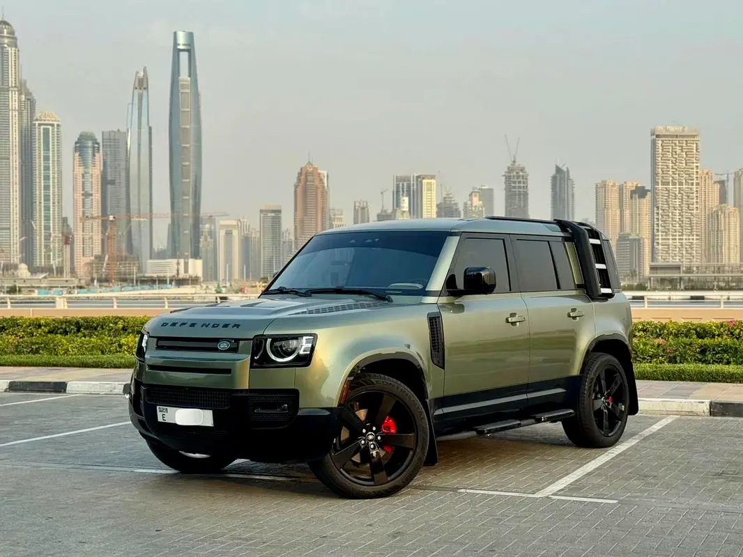 Land Rover Defender 2024 — photo 1 of 11