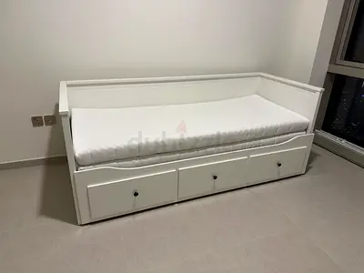 IKEA Hemnes White daybed with 3 under-drawers and mattress - very good condition, 160cm width