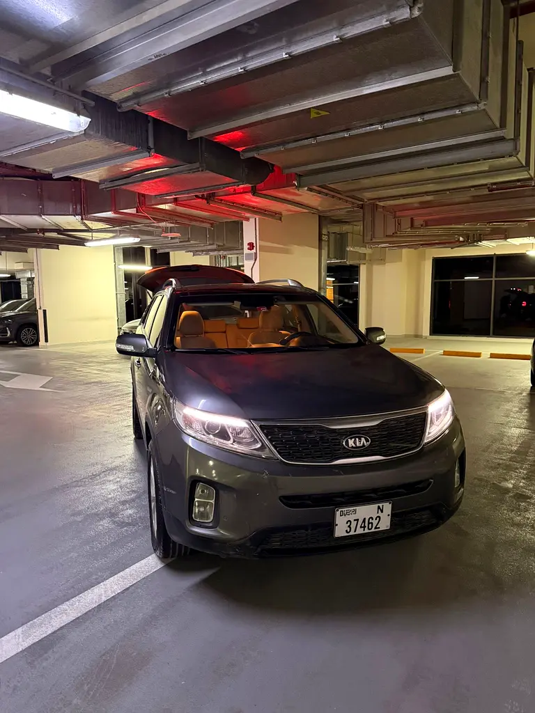 Kia Sorento 2013 — photo 1 of 8