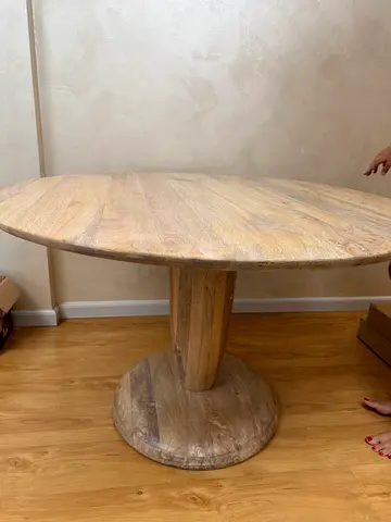Solid Round Wooden Dining Table with Pedestal Base