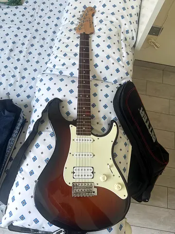 Yamaha Pacifica Electric Guitar UNUSED - With amplifier