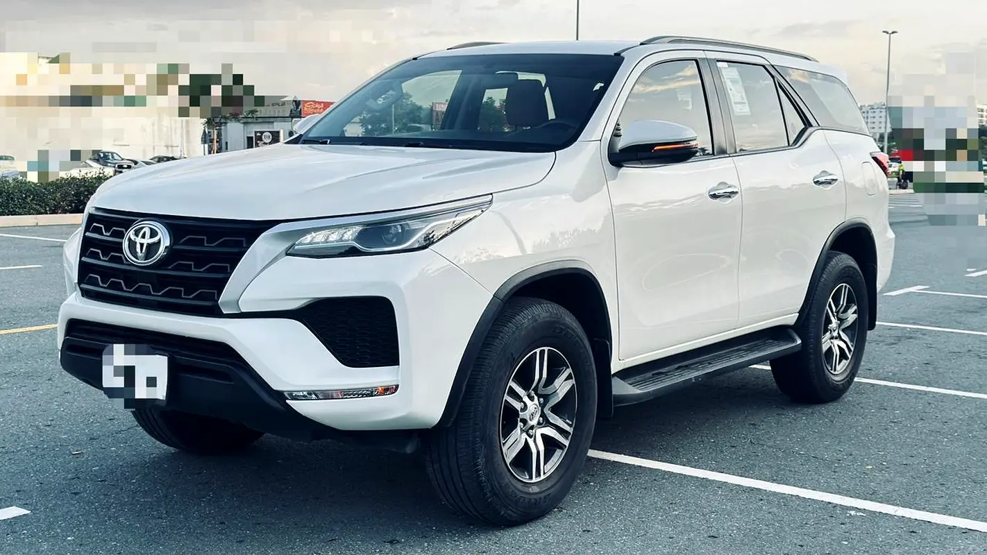 Toyota Fortuner 2022 — photo 1 of 19