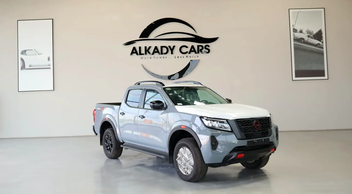 Nissan Navara 2025 — photo 1 of 10