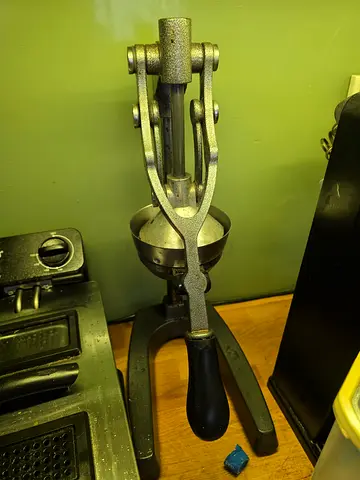 Heavy-duty manual citrus / juice press (hand press) - good working condition