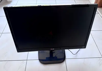 LG 22-inch LED Monitor - Good Working Condition
