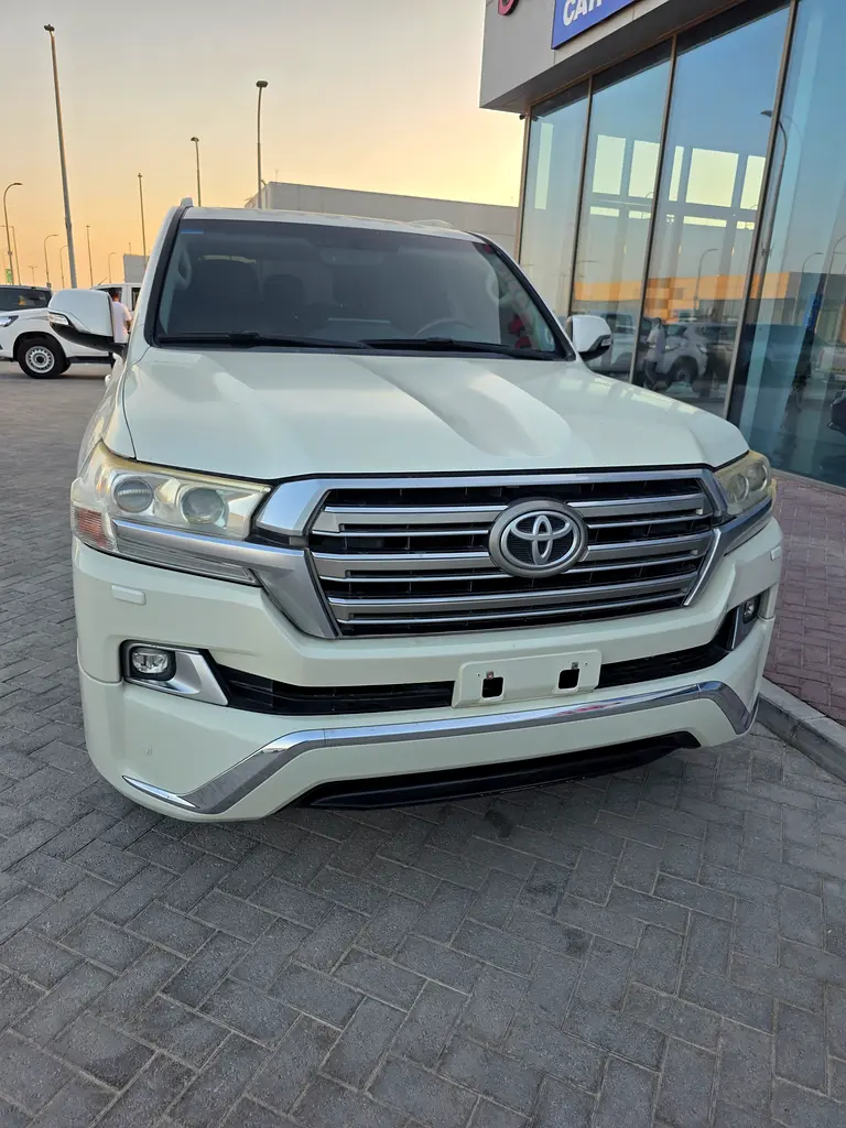 Toyota Land Cruiser 2018 — photo 1 of 5