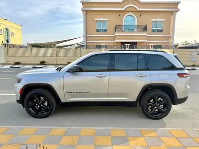 Jeep Grand Cherokee Altitude 2023 | GCC Specs | Pristine Condition