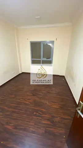 للإيجار السنوي في عجمان – الروضة 2  ✨ فرصة مميزة للسكن في شقة واسعة بموقع ممتاز على شارع الشيخ عمار مباشرة، قريبة من جميع الخدمات والمرافق اليومية، مم