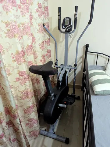 Cross Trainer Elliptical Machine with Adjustable Seat