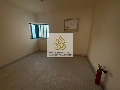 للإيجار السنوي في إمارة الشارقة منطقة البوطينة شقة سكنية مميزة مكونة من غرفة وصالة داخل موقع حيوي وقريب من جميع الخدمات الأساسية والمرافق اليومية، تتو